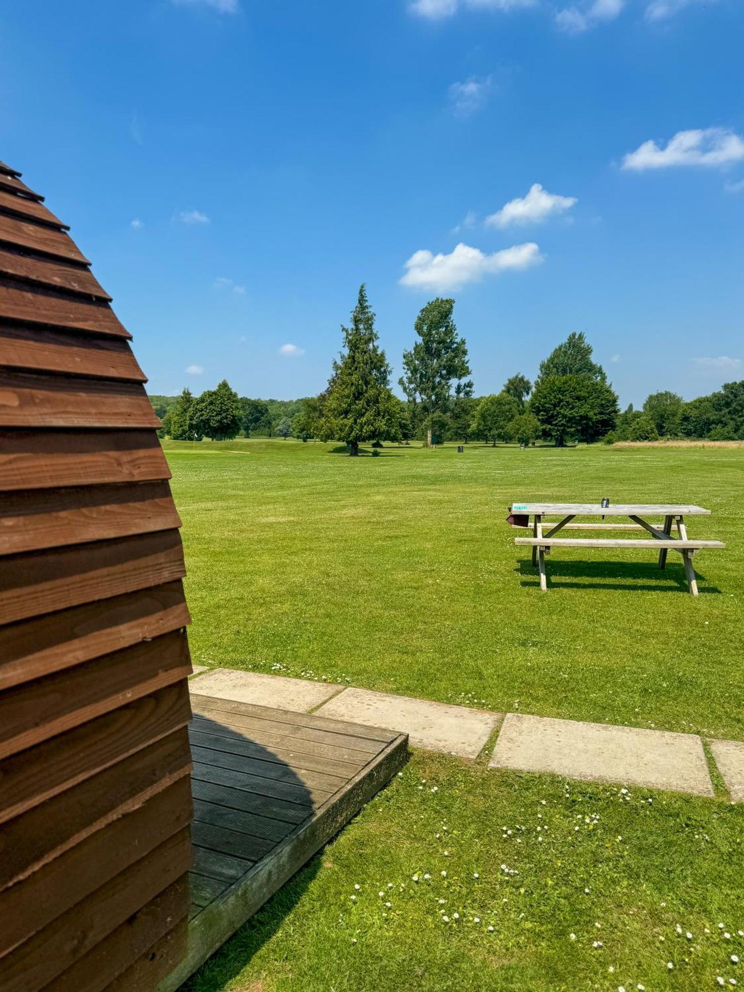Rodway Hill Golf & Eco Pod Hotel Глостер Экстерьер фото