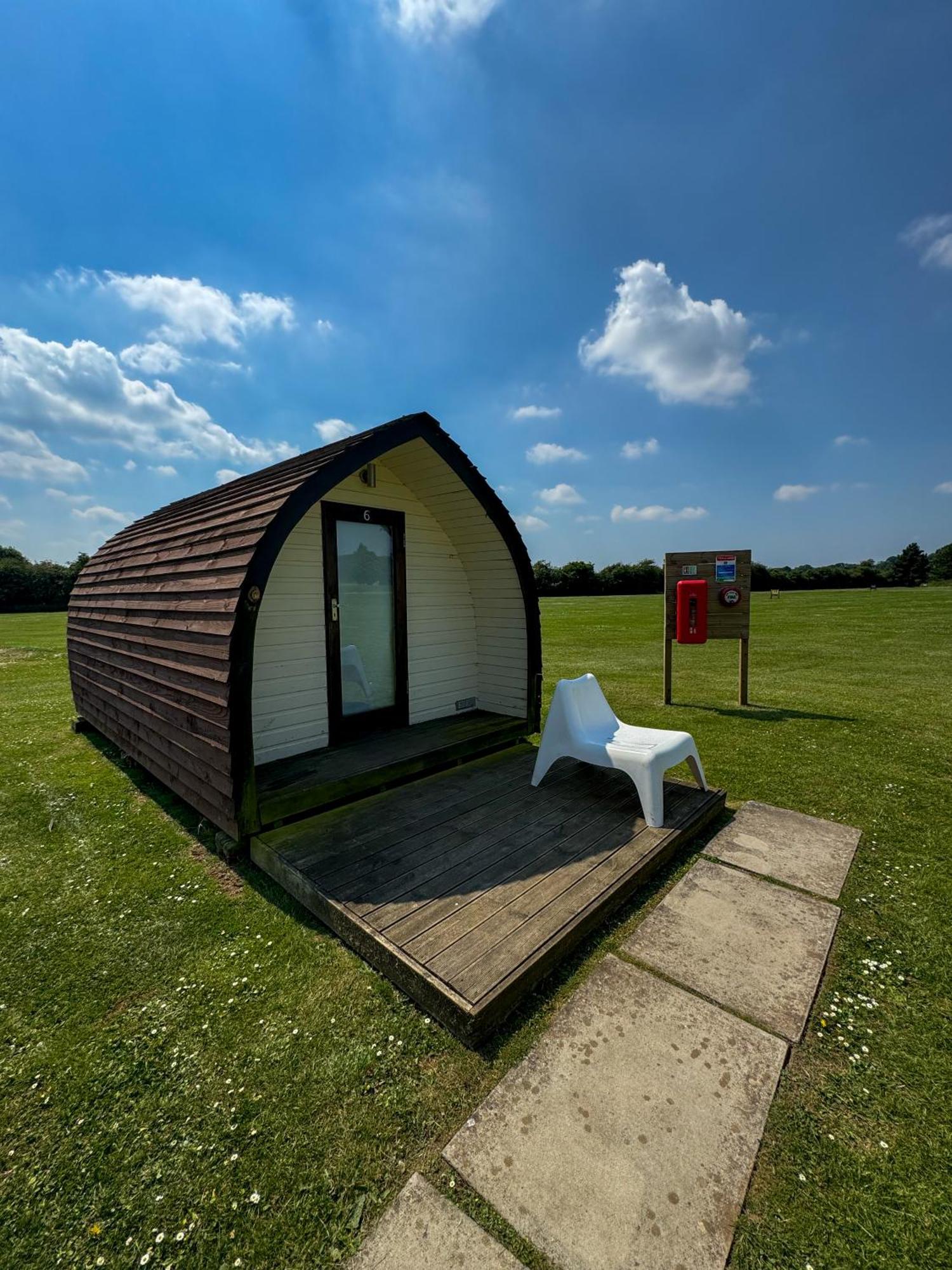 Rodway Hill Golf & Eco Pod Hotel Глостер Экстерьер фото