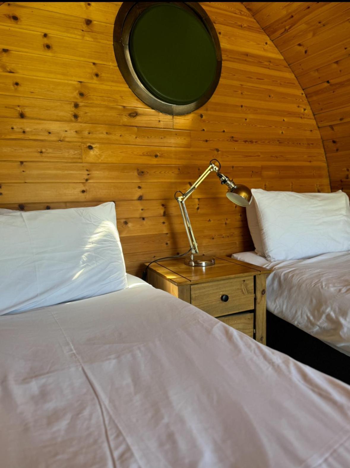 Rodway Hill Golf & Eco Pod Hotel Глостер Экстерьер фото
