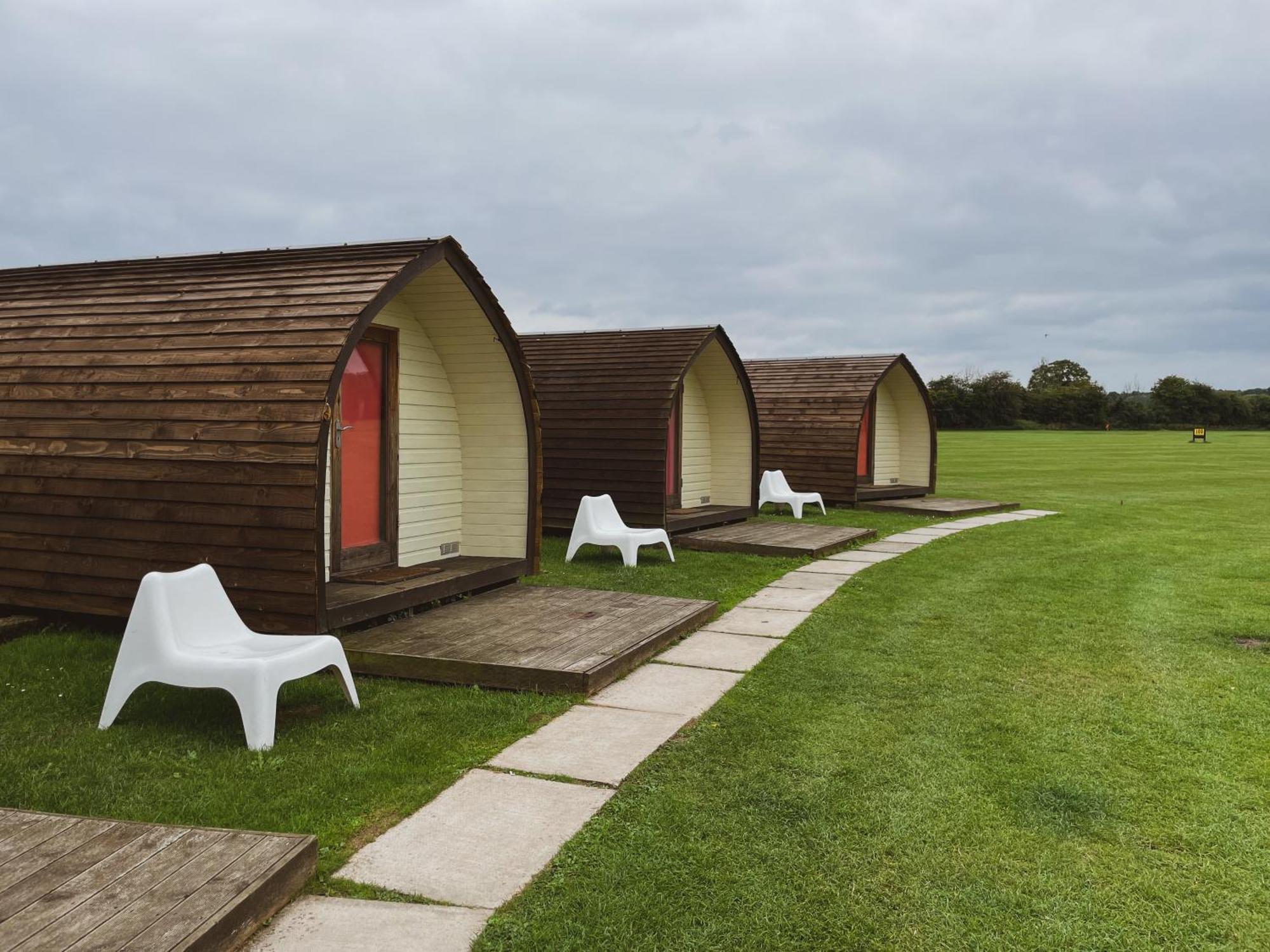 Rodway Hill Golf & Eco Pod Hotel Глостер Экстерьер фото