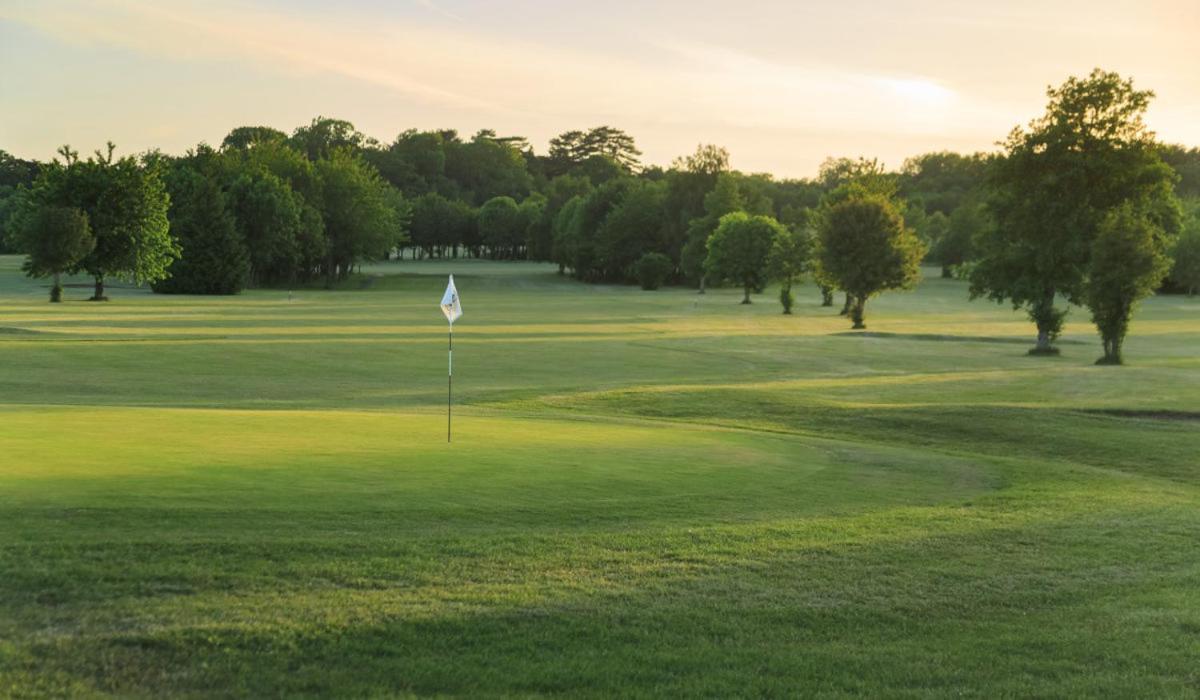 Rodway Hill Golf & Eco Pod Hotel Глостер Экстерьер фото