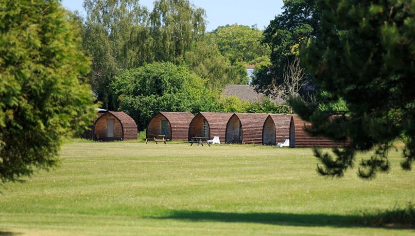 Rodway Hill Golf & Eco Pod Hotel Глостер Экстерьер фото